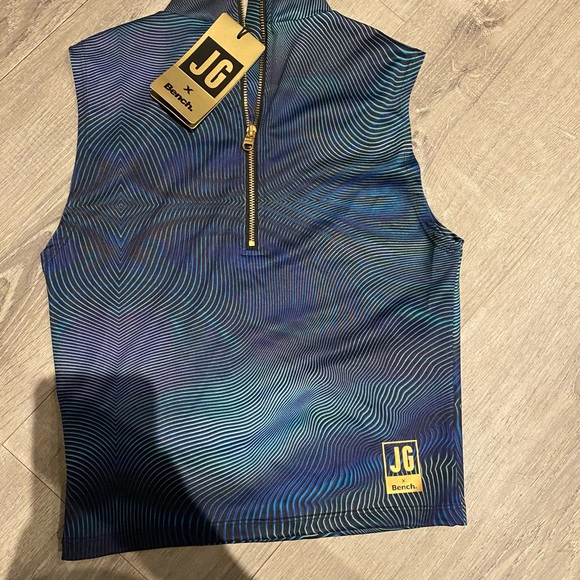 Brand new limited edition bench work out shirt - Picture 5 of 6